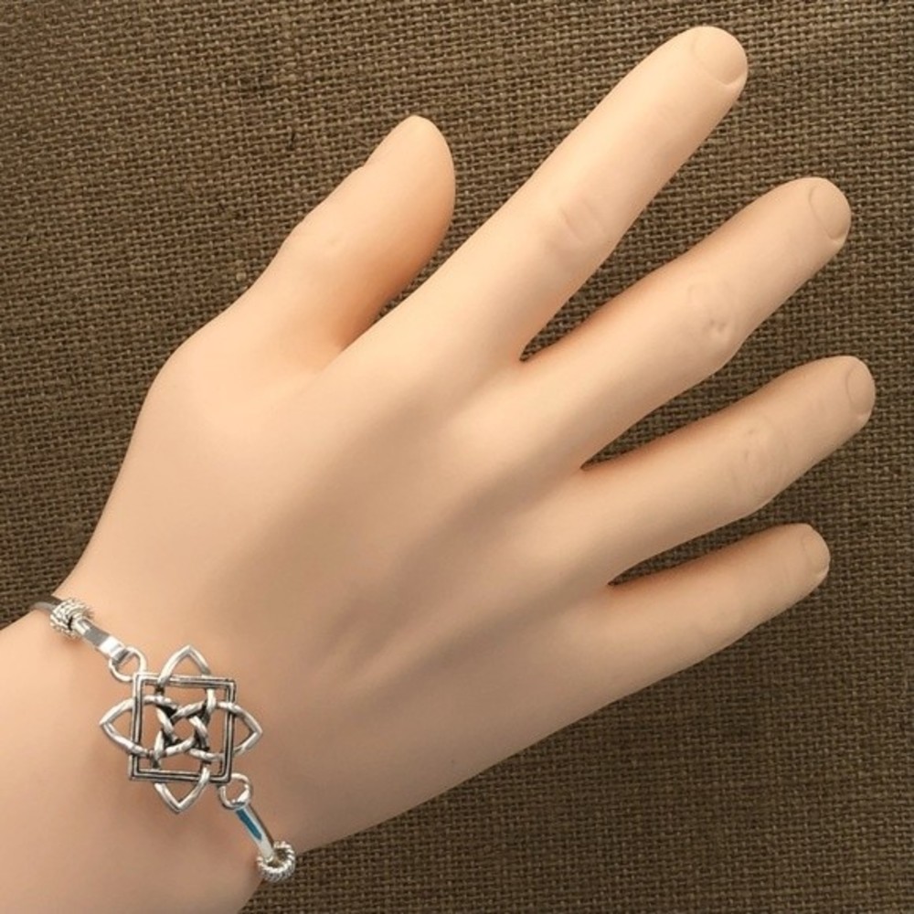 🌼 Celtic Knot Thin Hook Bangle Bracelet - Picture 2 of 2